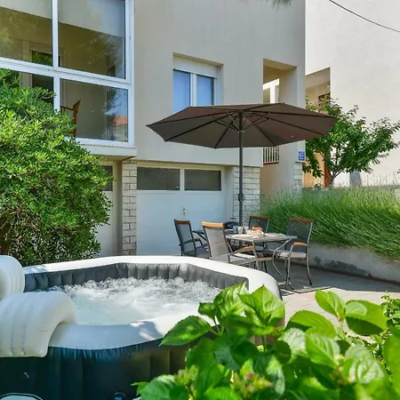 Daire Dora With Jacuzzi *