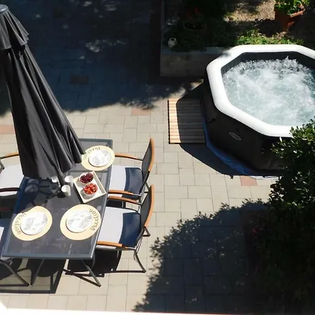 Dora With Jacuzzi Daire