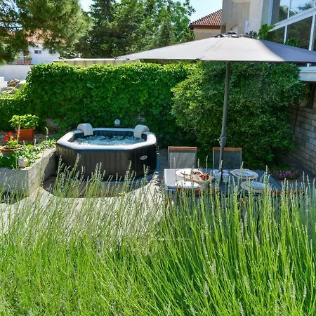 Dora With Jacuzzi Zadar