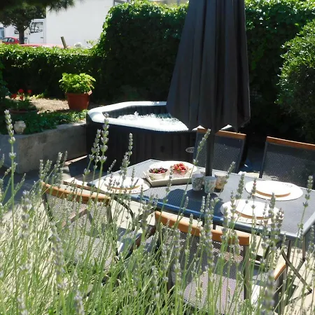 Dora With Jacuzzi Daire Zadar